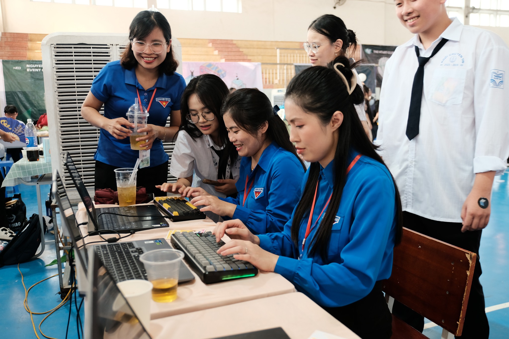 Nhấn để phóng to